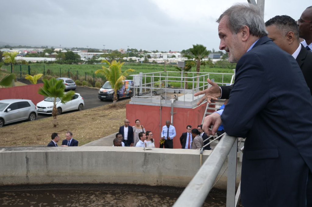 Jean-François Carenco visite une station d'épuration en Guadeloupe