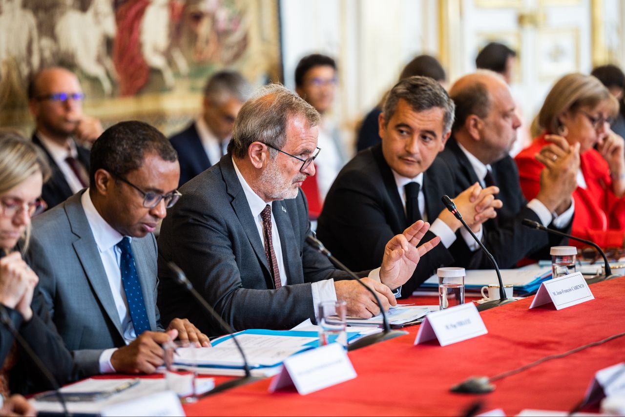 Jean-François Carenco, ministre des outre-mer lors du CIOM les ministre de l'Intérieur et des outre-mer et de l'Education nationale à ses côtés