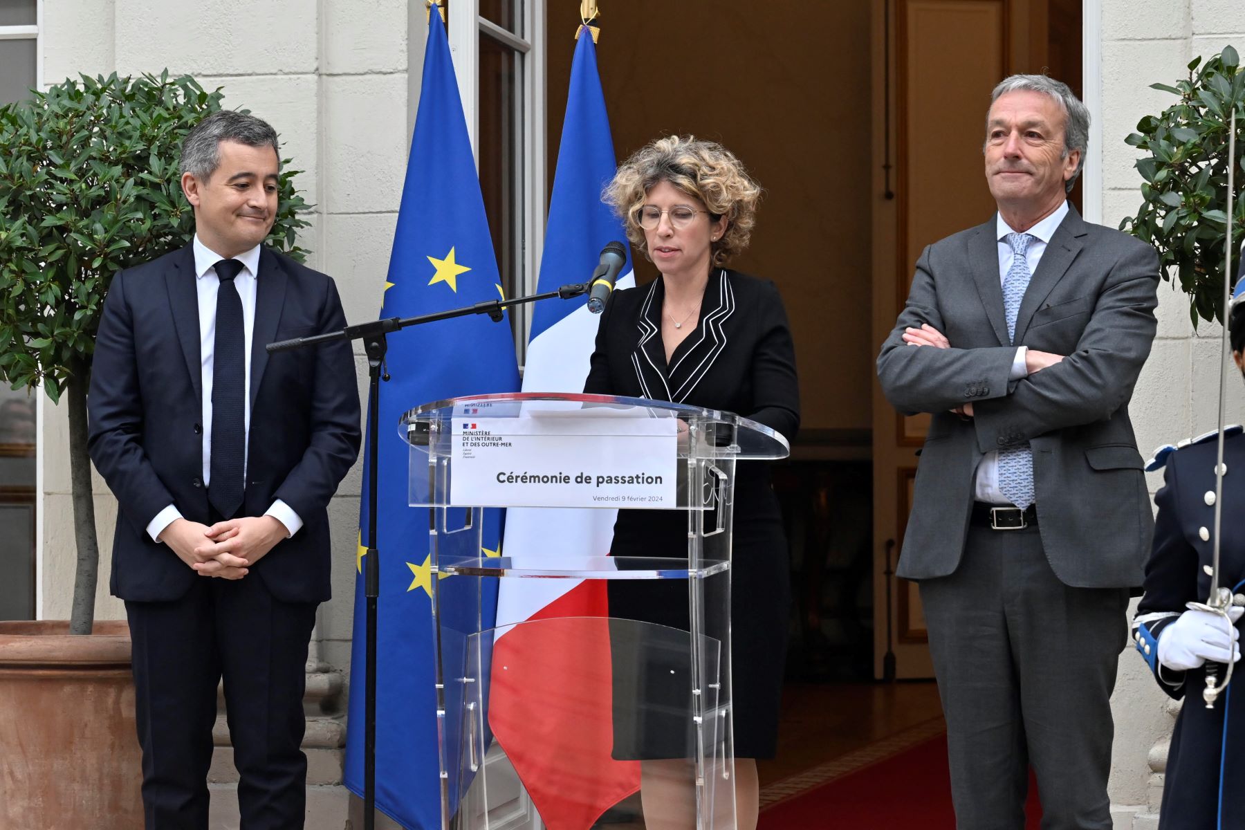 Marie Guévenoux, ministre déléguée chargée des Outre-mer entourée de Gerald Darmanin et Philippe Vigier