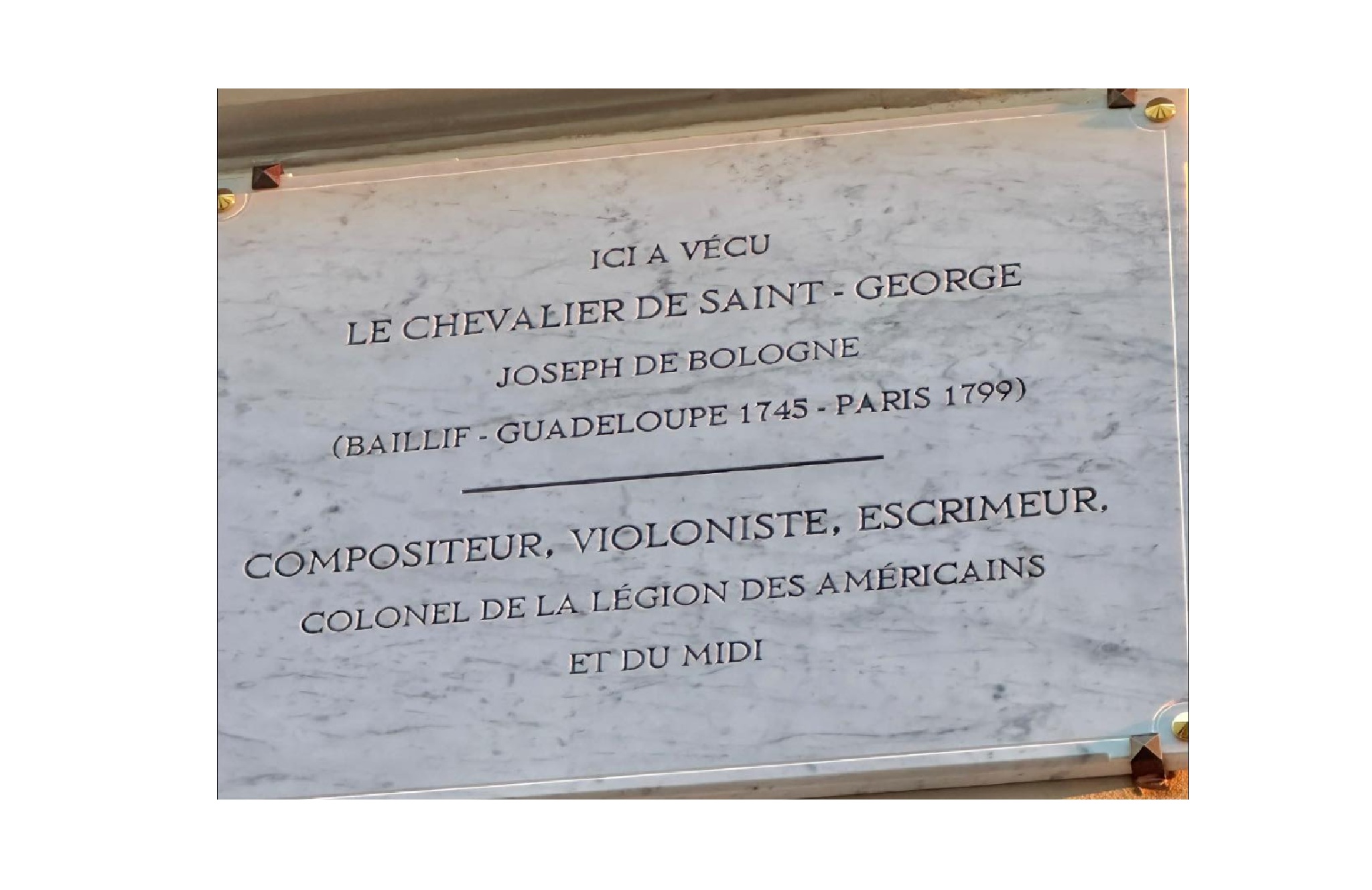 plaque en l'honneur du Chevalier de Saint-George
