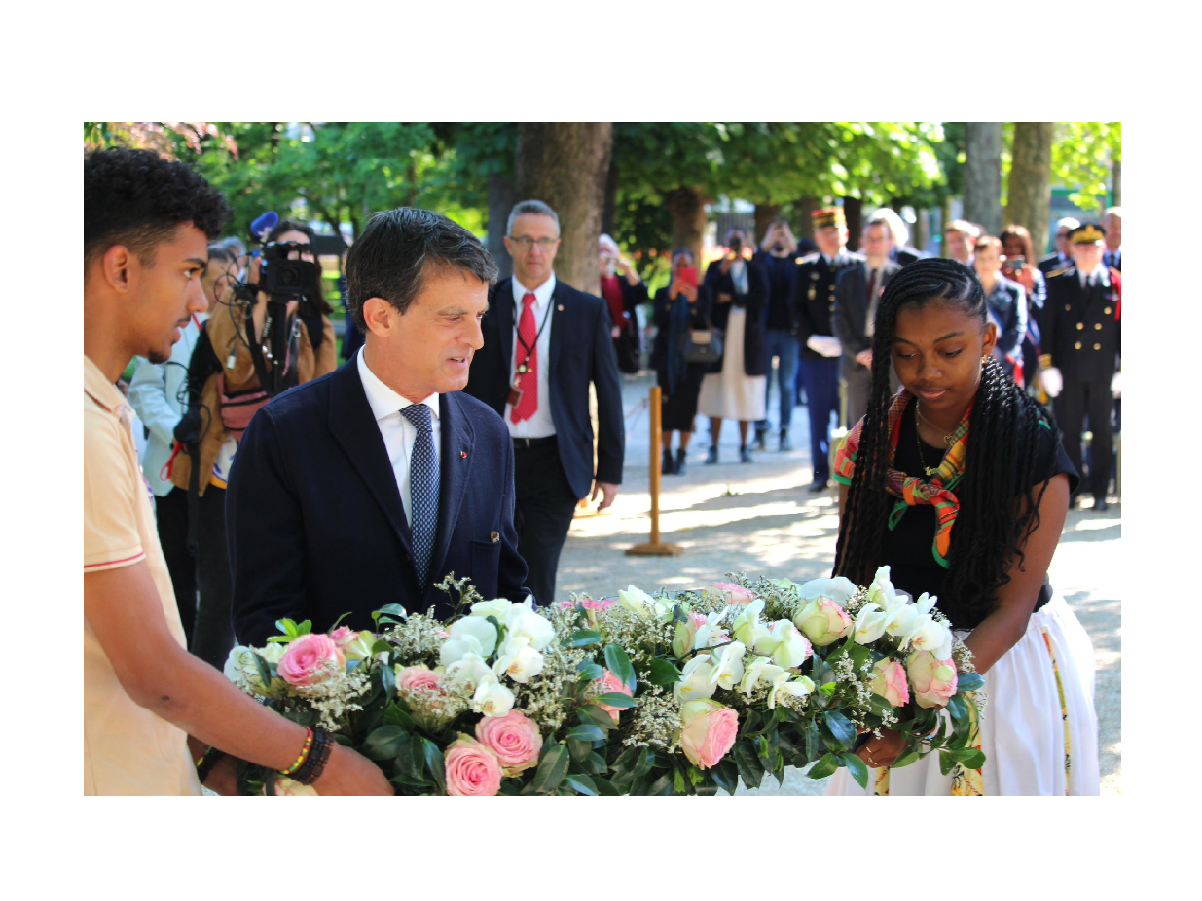 Manuel Valls le 10 mai 2025 place du général Catrou