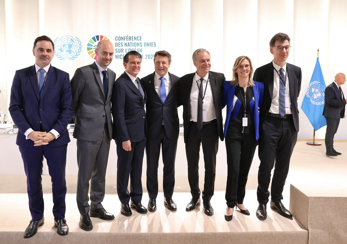 Le ministre d’État, ministre des Outre-mer Manuel Valls est aux côtés de la délégation ministérielle française, du maire de Nice Christian Estrosi, et du président Renaud Muselier.